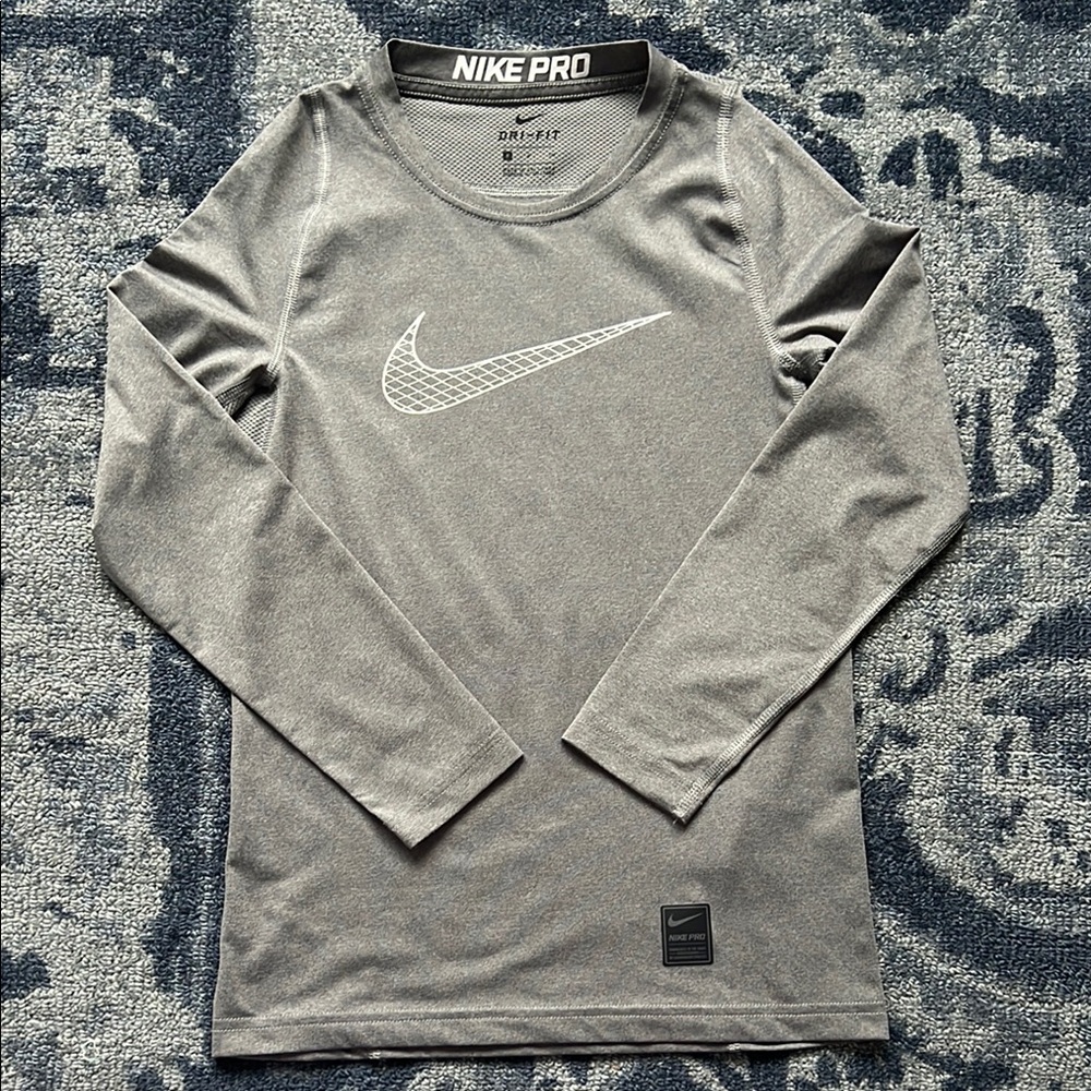 Kids Nike Gray Long Sleeve Performance Tee size Small